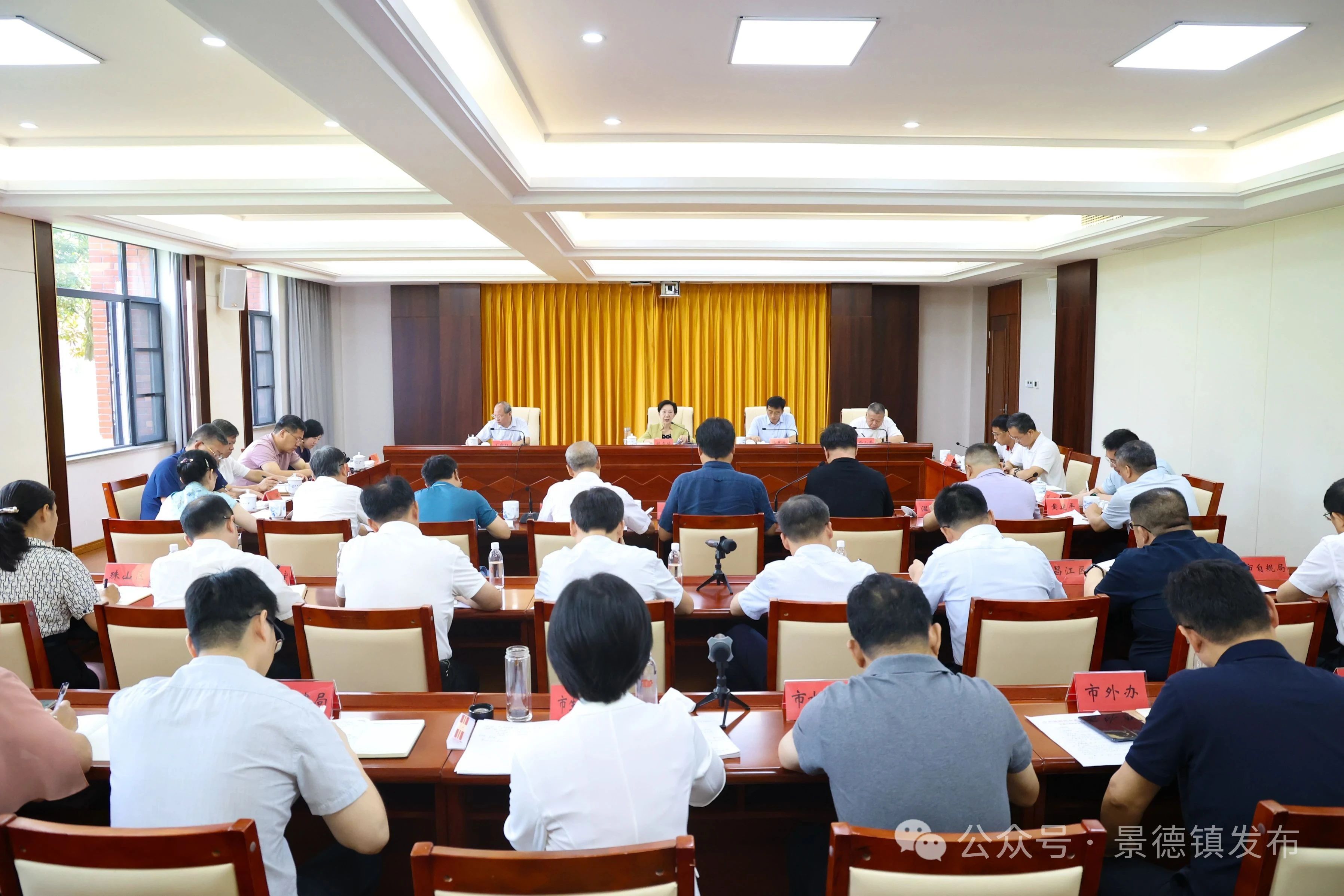 胡雪梅主持召开陶瓷文化遗产保护工作专家座谈会