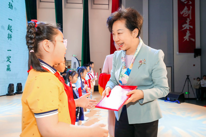全国“‘10 后’画瓷都”颁奖仪式暨瓷娃推介官受聘仪式举行