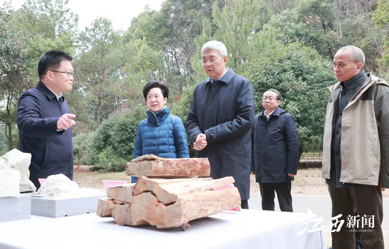 尹弘深入景德镇调研陶瓷文化遗产保护传承工作