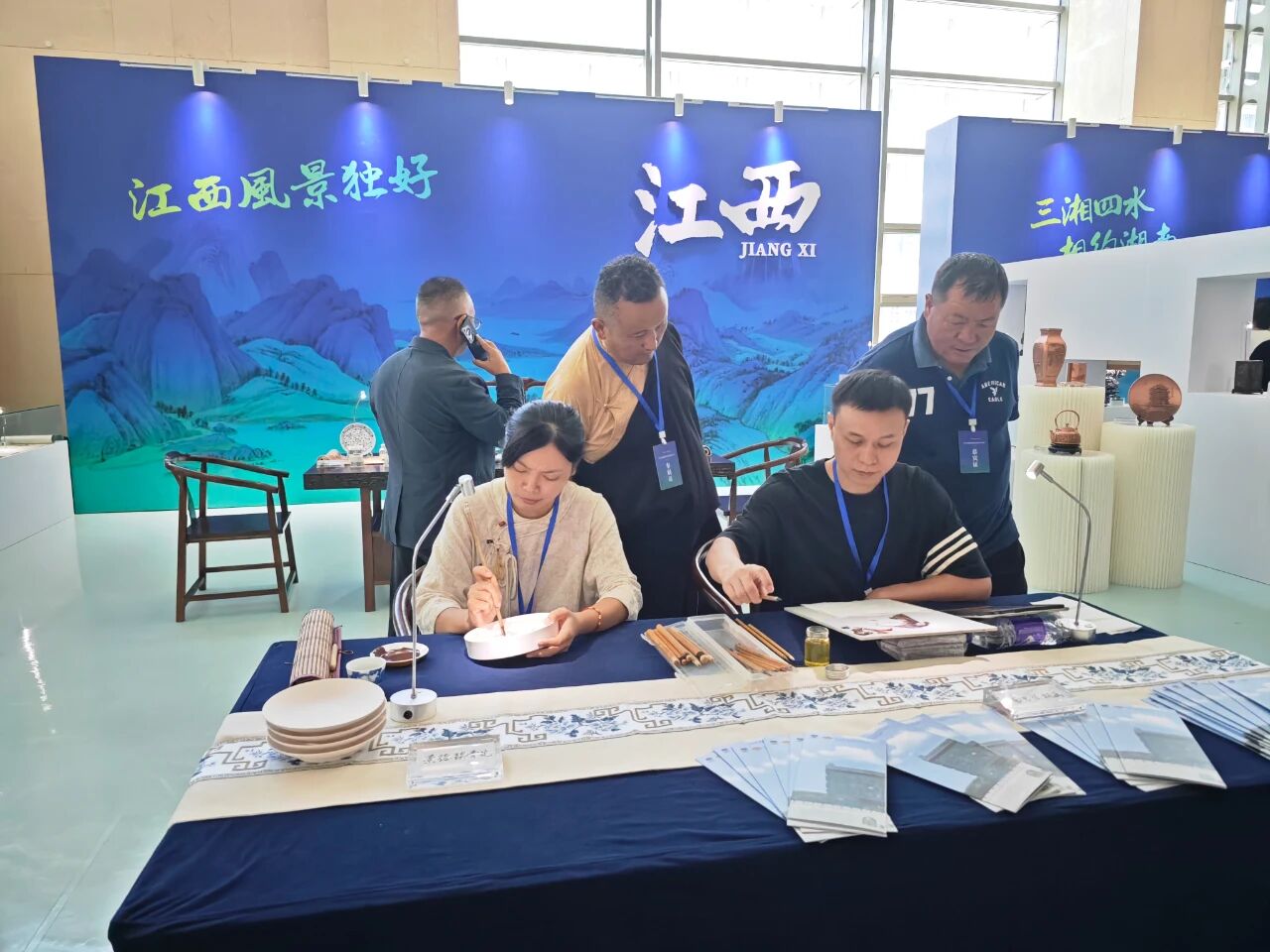 景德镇手工制瓷技艺亮相长江流域非遗交流展示活动